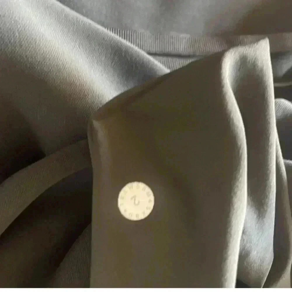 Lululemon On The Fly Pant 28" Olive
Size 2 - Picture 10 of 12